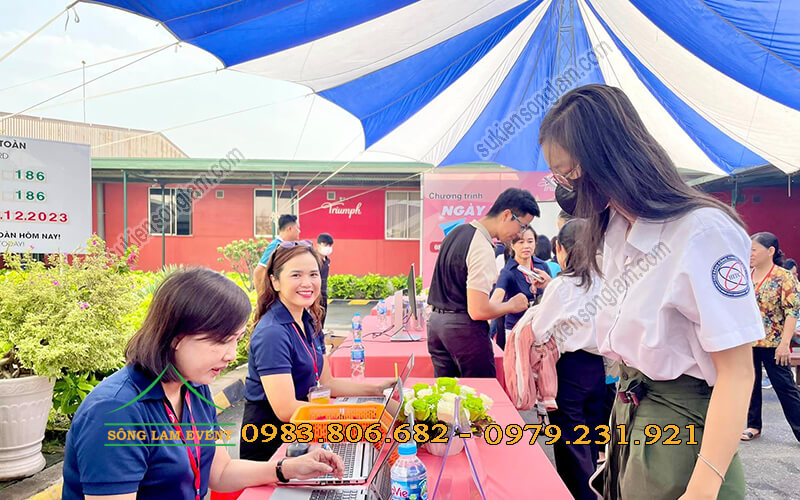 Cho thuê dù sự kiện Ngày hội việc làm Triumph Bình Dương Cho thuê dù sự kiện Ngày hội việc làm Triumph Bình Dương