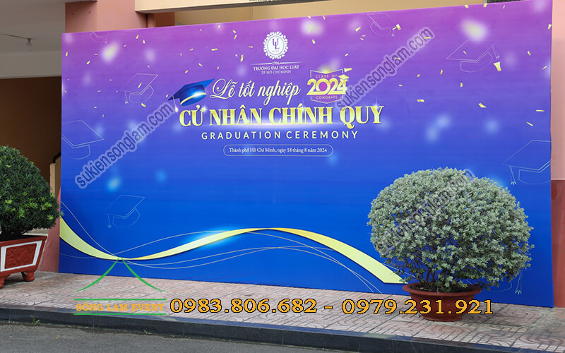 Cho thuê backdrop tổ chức lễ tốt nghiệp trường đại học Luật Tphcm
