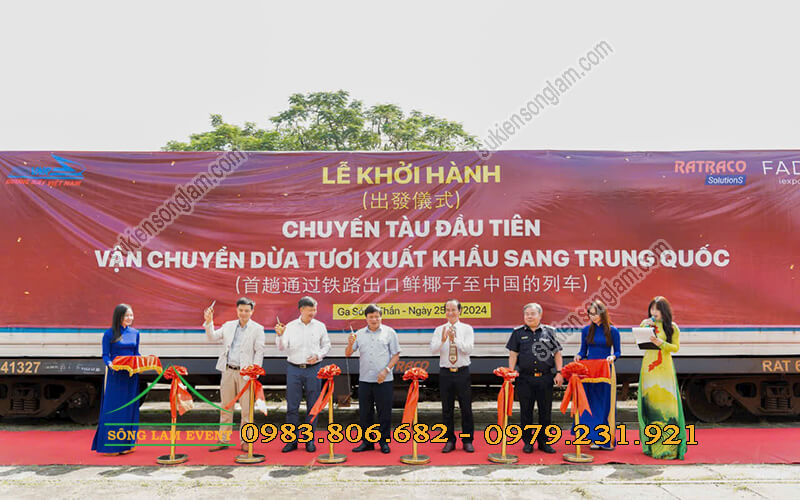 Lễ khởi hành chuyến tàu vận chuyển dừa qua TQ
