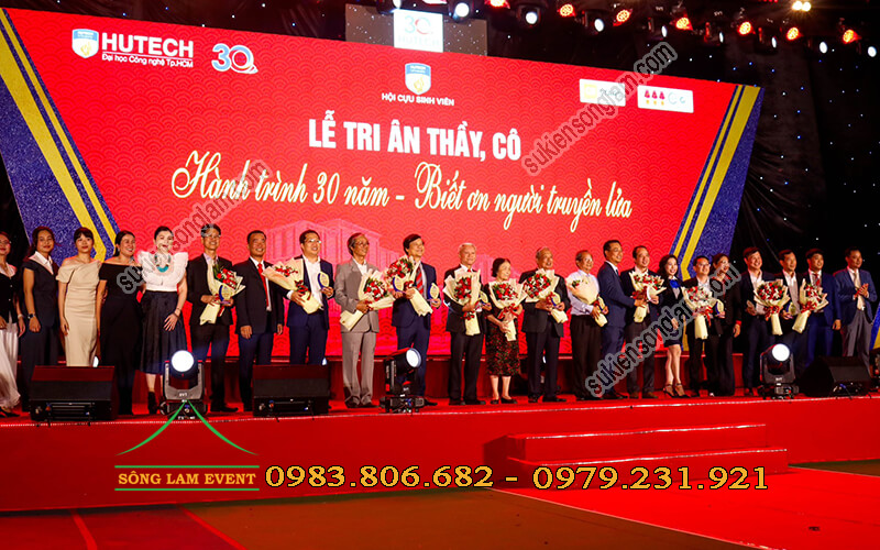Cho thuê sân khấu sự kiện tổ chức Đêm hội văn hóa HUTECH 30 năm Ngày trở về Cho thuê sân khấu sự kiện tổ chức Đêm hội văn hóa HUTECH 30 năm Ngày trở về