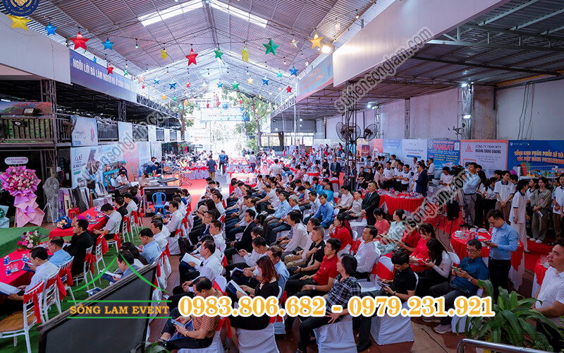 Cho thuê bàn ghế sự kiện tại Ngày hội doanh nhân di dân giáo phận Vinh Tphcm