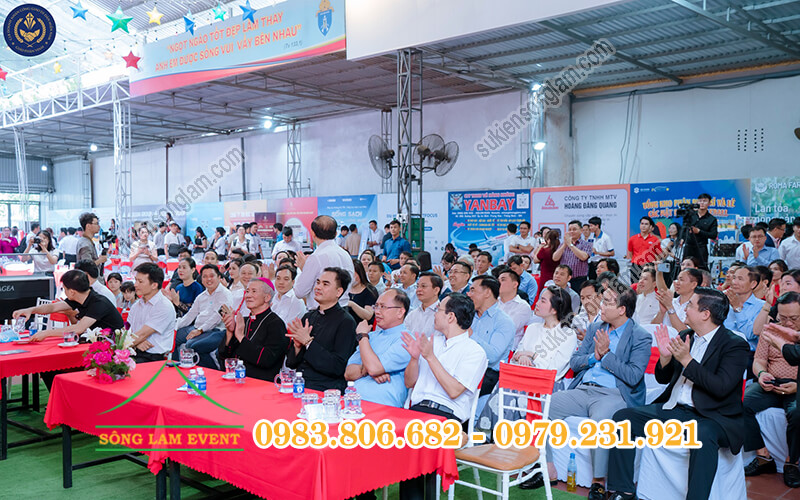 Cho thuê khung backdrop Ngày hội doanh nhân di dân giáo phận Vinh Tphcm