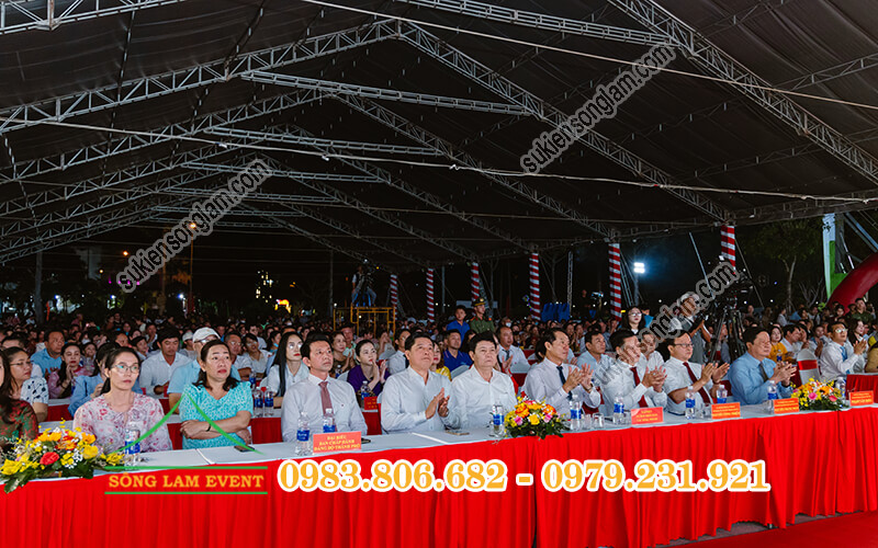Nhà bạt không gian khung thép