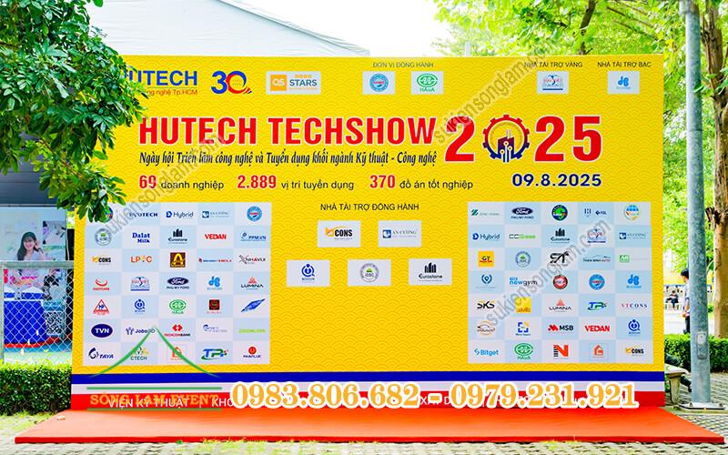Cho thuê backdrop sự kiện tổ chức Ngày hội Hutech Techshow 2025