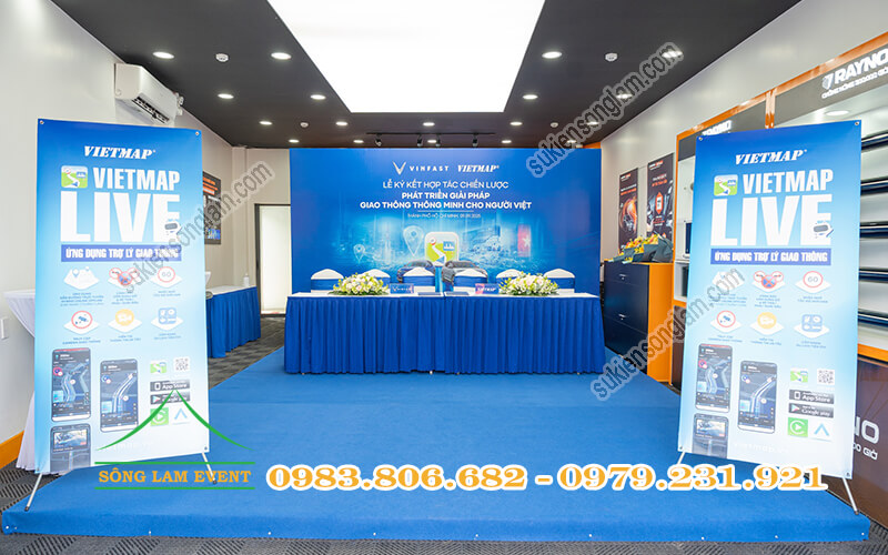 Cho thuê khung backdrop tổ chức lễ ký kết hợp tác chiến lược giữa Vietmap và Vinfast TPHCM Cho thuê khung backdrop tổ chức lễ ký kết hợp tác chiến lược giữa Vietmap và Vinfast TPHCM
