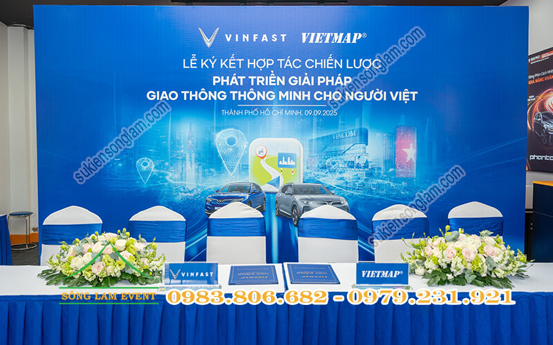 Cho thuê khung backdrop tổ chức lễ ký kết hợp tác chiến lược giữa Vietmap và Vinfast TPHCM Cho thuê khung backdrop tổ chức lễ ký kết hợp tác chiến lược giữa Vietmap và Vinfast TPHCM