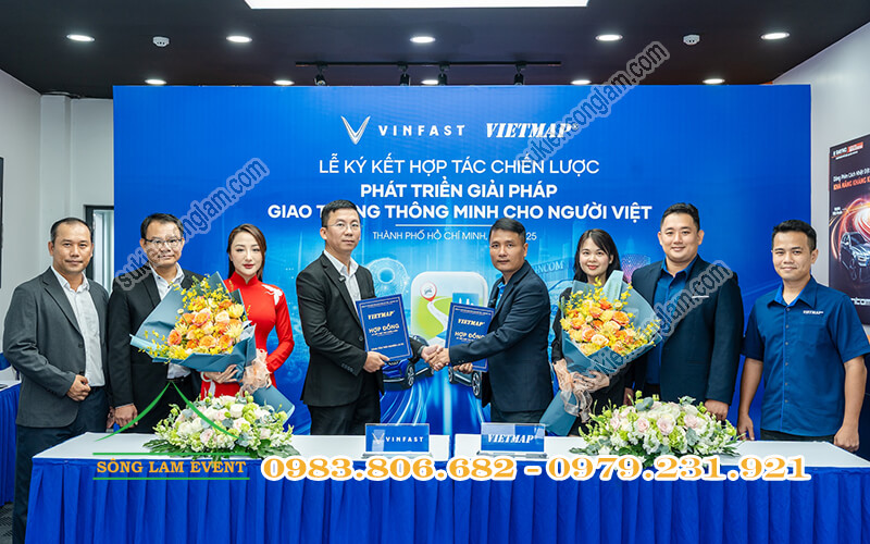 Cho thuê khung backdrop tổ chức lễ ký kết hợp tác chiến lược giữa Vietmap và Vinfast TPHCM Cho thuê khung backdrop tổ chức lễ ký kết hợp tác chiến lược giữa Vietmap và Vinfast TPHCM