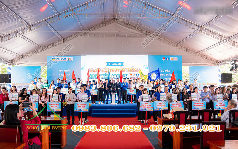Cho thuê nhà bạt tổ chức Ngày hội truyền thống chào tân sinh viên HUTECH K2025