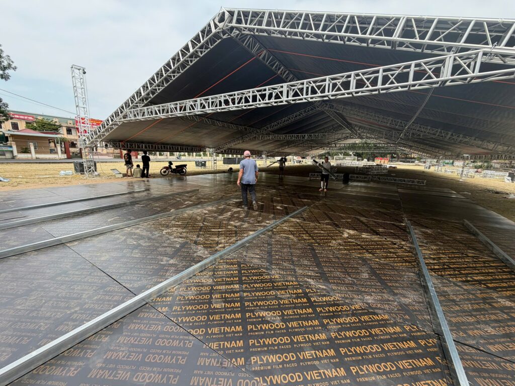 Đội thi công sự kiện Sông Lam