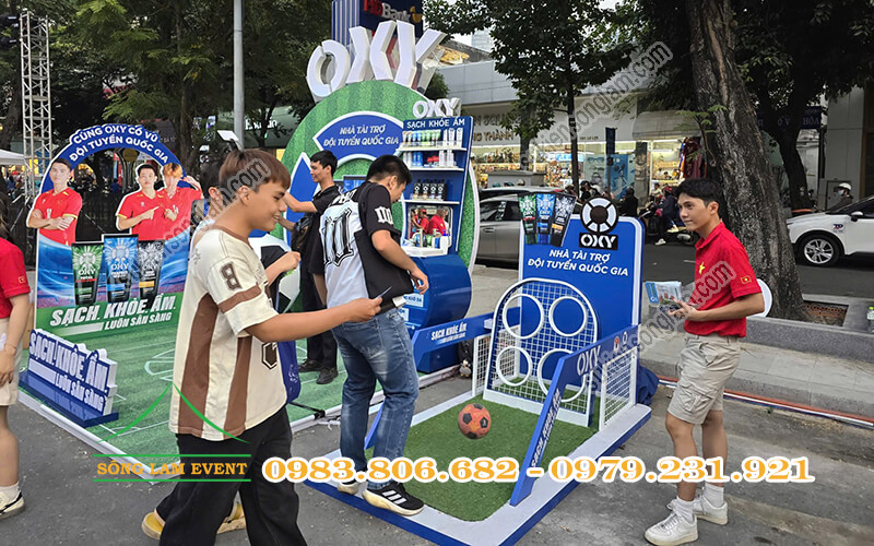 Thi công booth gian hàng Cùng Oxy cổ vũ đội tuyển U22 tại đại lộ Lê Lợi