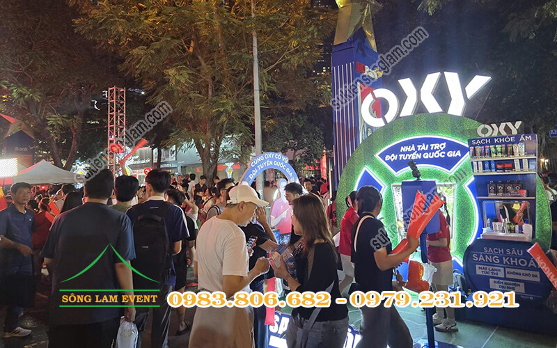 Thi công booth gian hàng Cùng Oxy cổ vũ đội tuyển U22 tại đại lộ Lê Lợi