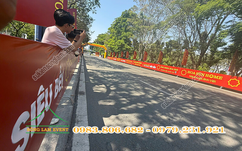 Cho thuê backdrop sự kiện tổ chức Giải xe đạp roller 2026 cup Hoa Sen Home Cho thuê backdrop sự kiện tổ chức Giải xe đạp roller 2026 cup Hoa Sen Home