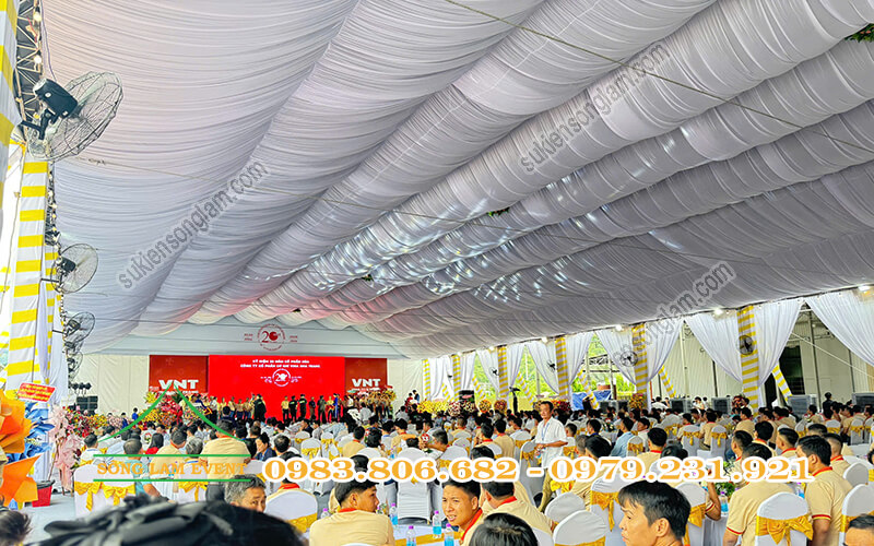 Trang trí trần nhà bạt