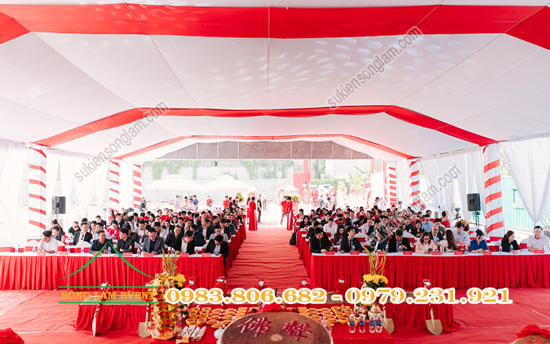 Thuê nhà bạt hay hội trường