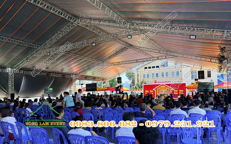 Thuê nhà bạt hay hội trường